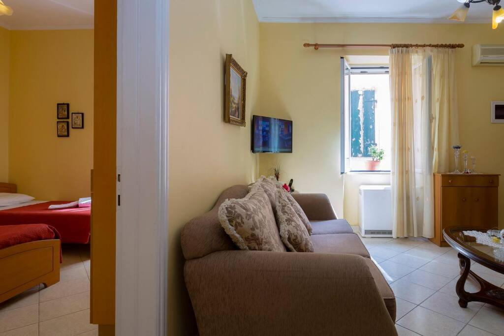 Ria'S Apartment In Corfu Town Dış mekan fotoğraf